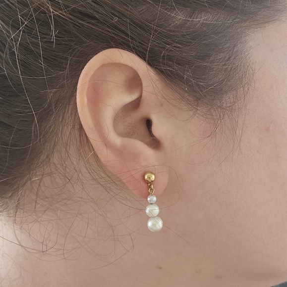 Elegant Gold and Three-Pearl Drop Earrings - Picture 3 of 3